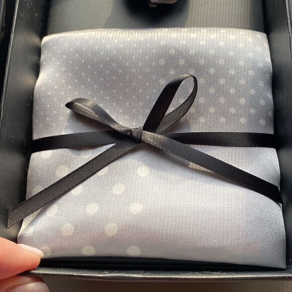 JoS A Bank grey white silk lapel pin and polka dot pocket square ne… - Picture 10 of 10